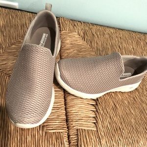 Skechers Goga Max Women’s Taupe slip on sneakers